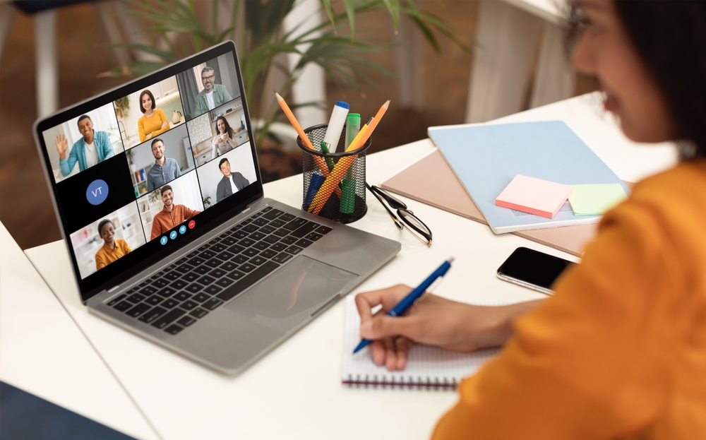 How Can a New Employee Adjust to a New Workplace?